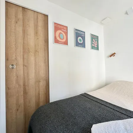 Апартаменты Modern Near Montmarte 2 Mins From Metro Chateau Rouge *